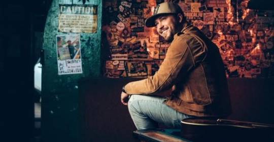 Mitchell Tenpenny Interview With CEEK VR!